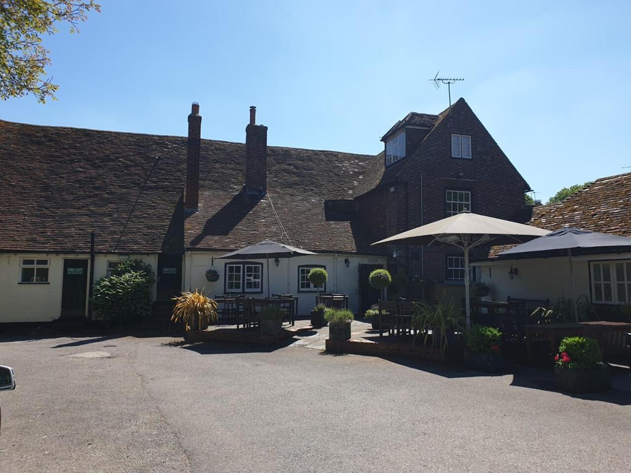 Ye Olde George Inn - Badger Pubs Privett Exterior foto